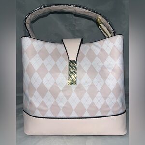 Chic Pink & White Argyle Pattern Tote Bag with Gold Accent